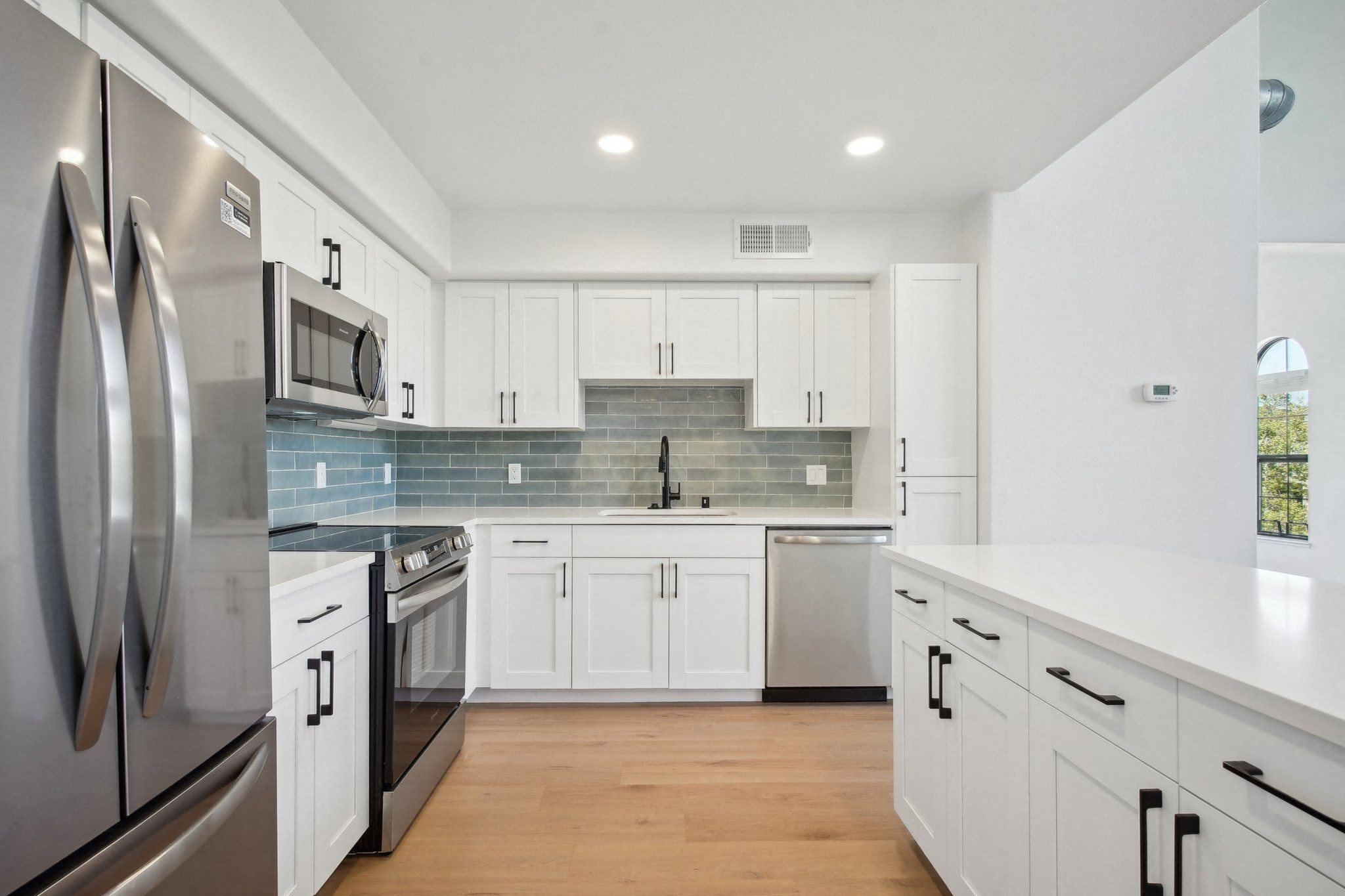 Fountain Plaza - Kitchen